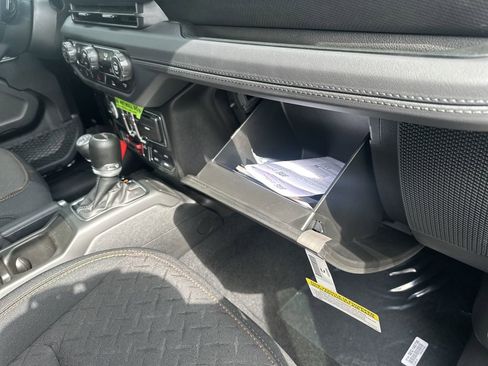 New 2025 Jeep Gladiator Mojave image 39