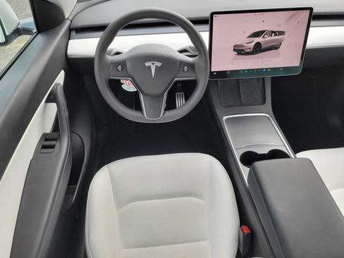 Used 2022 Tesla Model Y Performance image 12