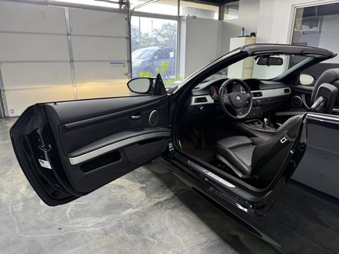 Used 2012 BMW M3 Convertible RWD image 7