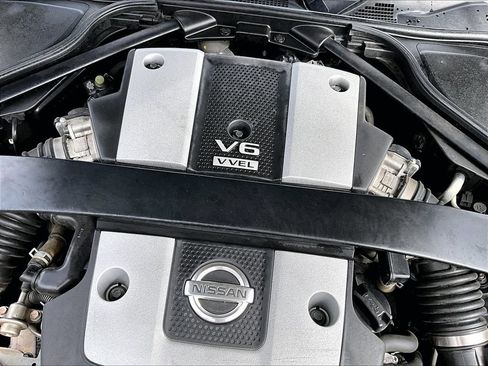 Used 2016 Nissan 370Z Touring Sport RWD image 32