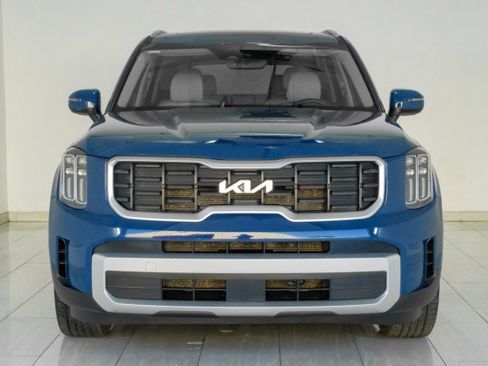Used 2023 Kia Telluride S w/ S Sunroof Package FWD image 3