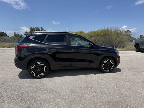 Used 2024 Kia Seltos SX w/ SX Sunroof Package AWD/4WD image 3