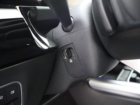 Used 2025 Mercedes-Benz GLA 250 4MATIC image 60