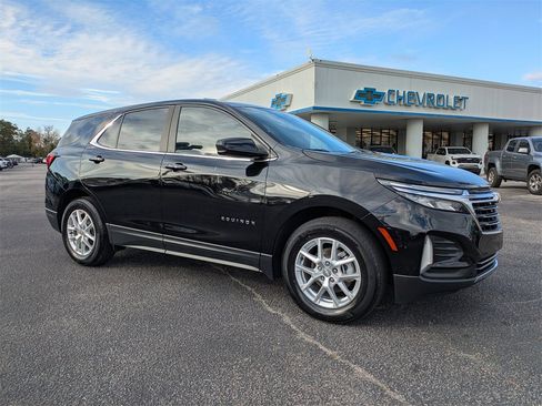 Used 2022 Chevrolet Equinox LT image 2