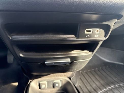 Used 2018 Chrysler Pacifica Touring-L w/ Premium Audio Group image 31