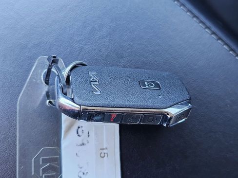 Used 2022 Kia Telluride S image 32