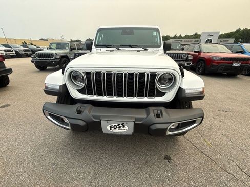 New 2026 Jeep Wrangler Unlimited Sahara AWD/4WD image 8