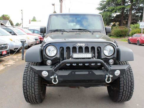 Used 2016 Jeep Wrangler Unlimited Rubicon w/ Connectivity Group AWD/4WD image 2