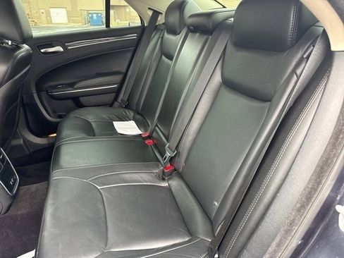 Used 2016 Chrysler 300 Limited image 19