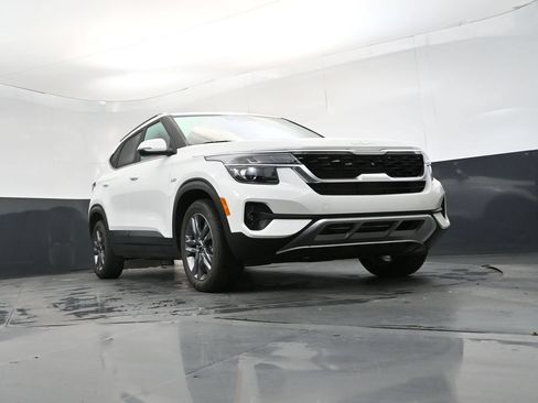Used 2023 Kia Seltos S w/ Navigation Package AWD/4WD image 25