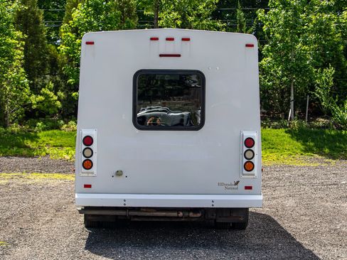 Used 2014 Ford E-450 and Econoline 450 Super Duty w/ Shuttle Bus Prep Package RWD image 6