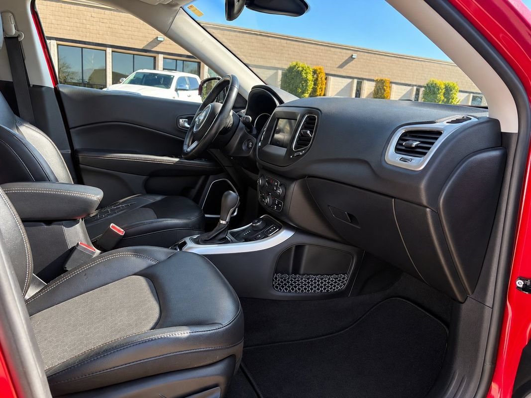 Used 2018 Jeep Compass Latitude w/ Popular Equipment Group AWD/4WD image 5