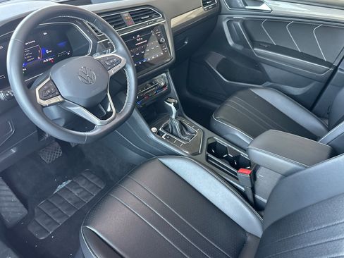 Used 2024 Volkswagen Tiguan SE image 10