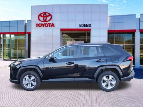 Used 2025 Toyota RAV4 LE AWD/4WD image 8