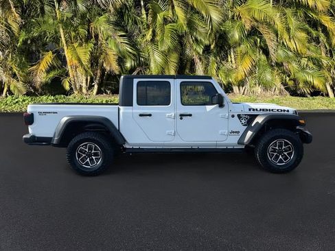Used 2025 Jeep Gladiator Rubicon w/ Convenience Group AWD/4WD image 4
