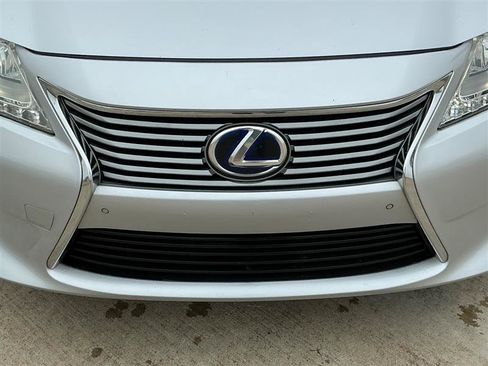 Used 2014 Lexus ES 300h w/ Luxury Package w/Bamboo Trim FWD image 12