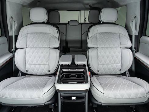 New 2026 Lincoln Navigator L Black Label AWD/4WD image 18