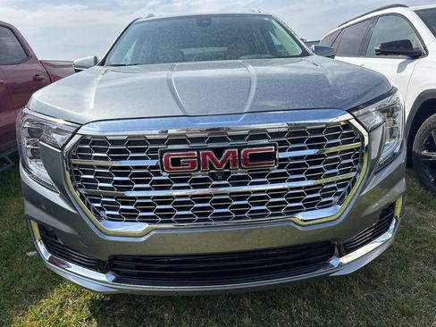 Used 2023 GMC Terrain Denali w/ Denali Premium Package AWD/4WD image 2