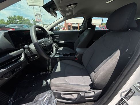 Used 2025 Kia K4 FWD image 27