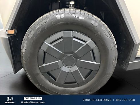 Used 2024 Tesla Cybertruck AWD Crew Cab image 28