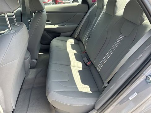 New 2025 Hyundai Elantra SEL image 12