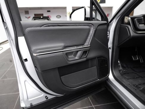Used 2024 Rivian R1S Adventure AWD/4WD image 44