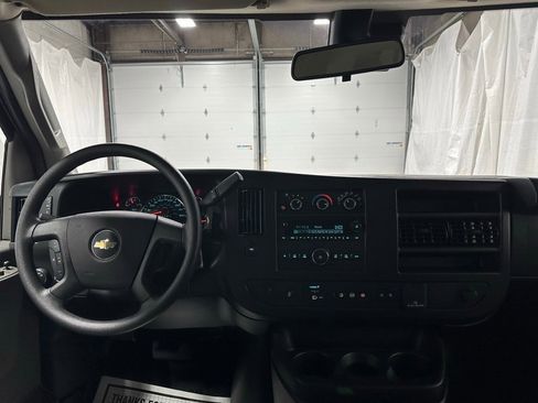 Used 2025 Chevrolet Express 3500 LT w/ LT Preferred Equipment Group image 17