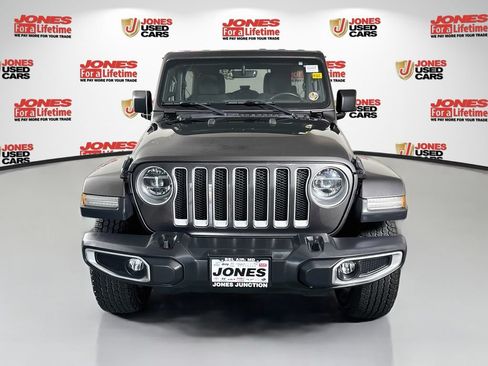 Used 2018 Jeep Wrangler Unlimited Sahara AWD/4WD image 11