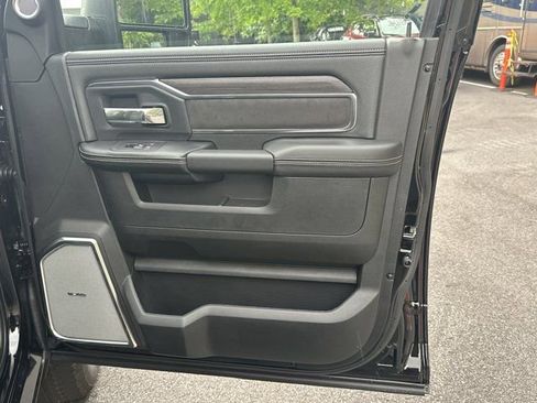 New 2026 RAM 2500 Laramie AWD/4WD image 13