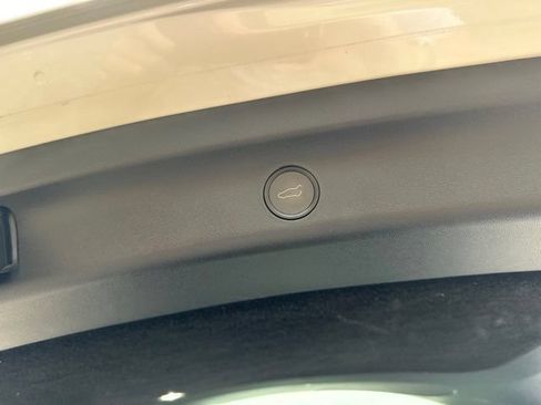 Used 2022 Tesla Model Y Long Range AWD/4WD image 18
