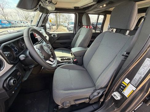 Used 2025 Jeep Wrangler Sahara 4xe image 20