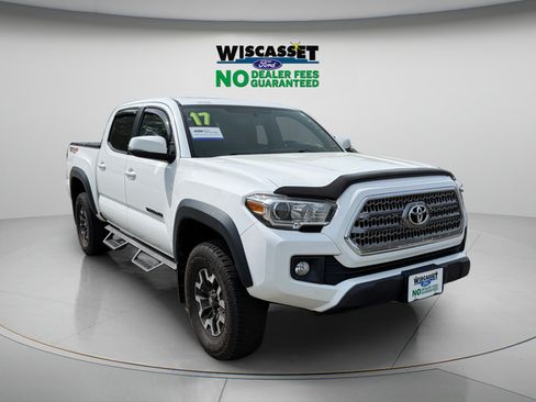Used 2017 Toyota Tacoma TRD Off-Road w/ Premium & Technology Package AWD/4WD image 1