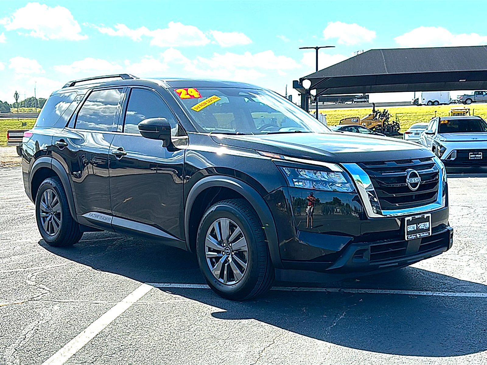 Used 2024 Nissan Pathfinder SV FWD image 10