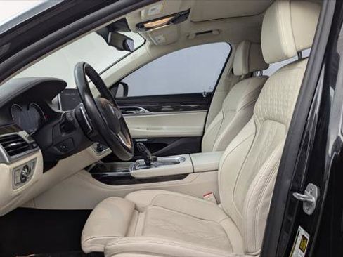 Used 2018 BMW 740i xDrive image 14