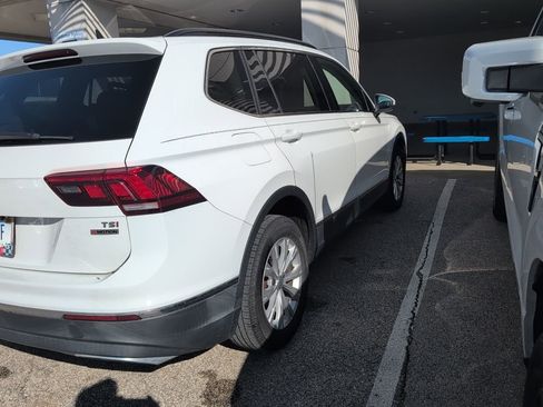 Used 2018 Volkswagen Tiguan SE w/ Panoramic Sunroof Package image 7