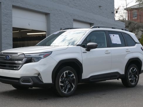 Used 2025 Subaru Forester Limited image 5