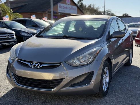 Used 2015 Hyundai Elantra SE FWD image 3