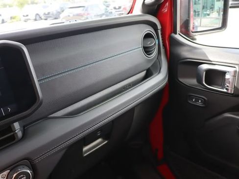 Used 2024 Jeep Wrangler Unlimited Rubicon 4xe AWD/4WD image 31