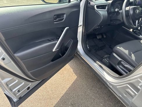 Used 2025 Toyota Corolla Cross LE AWD/4WD image 27