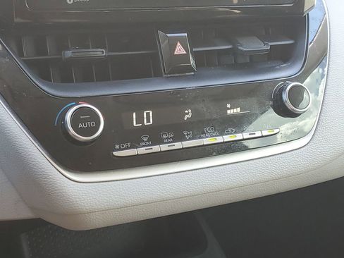 Certified 2021 Toyota Corolla LE image 30