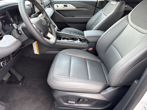 New 2026 Ford Explorer Active w/ Active Comfort Package RWD image 9