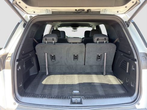 Used 2025 Chevrolet Traverse LT FWD image 26