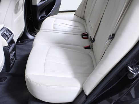 Used 2017 BMW X5 xDrive40e image 13