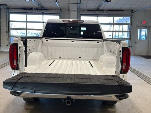 Used 2021 GMC Sierra 1500 SLT w/ SLT Premium Package AWD/4WD image 17
