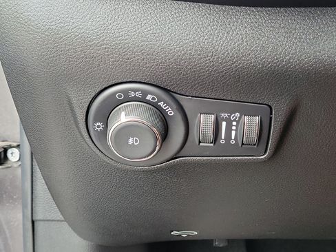 Used 2022 Jeep Compass Latitude w/ Sun and Sound Group AWD/4WD image 32