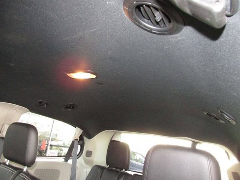 Used 2017 Dodge Grand Caravan SXT FWD image 20