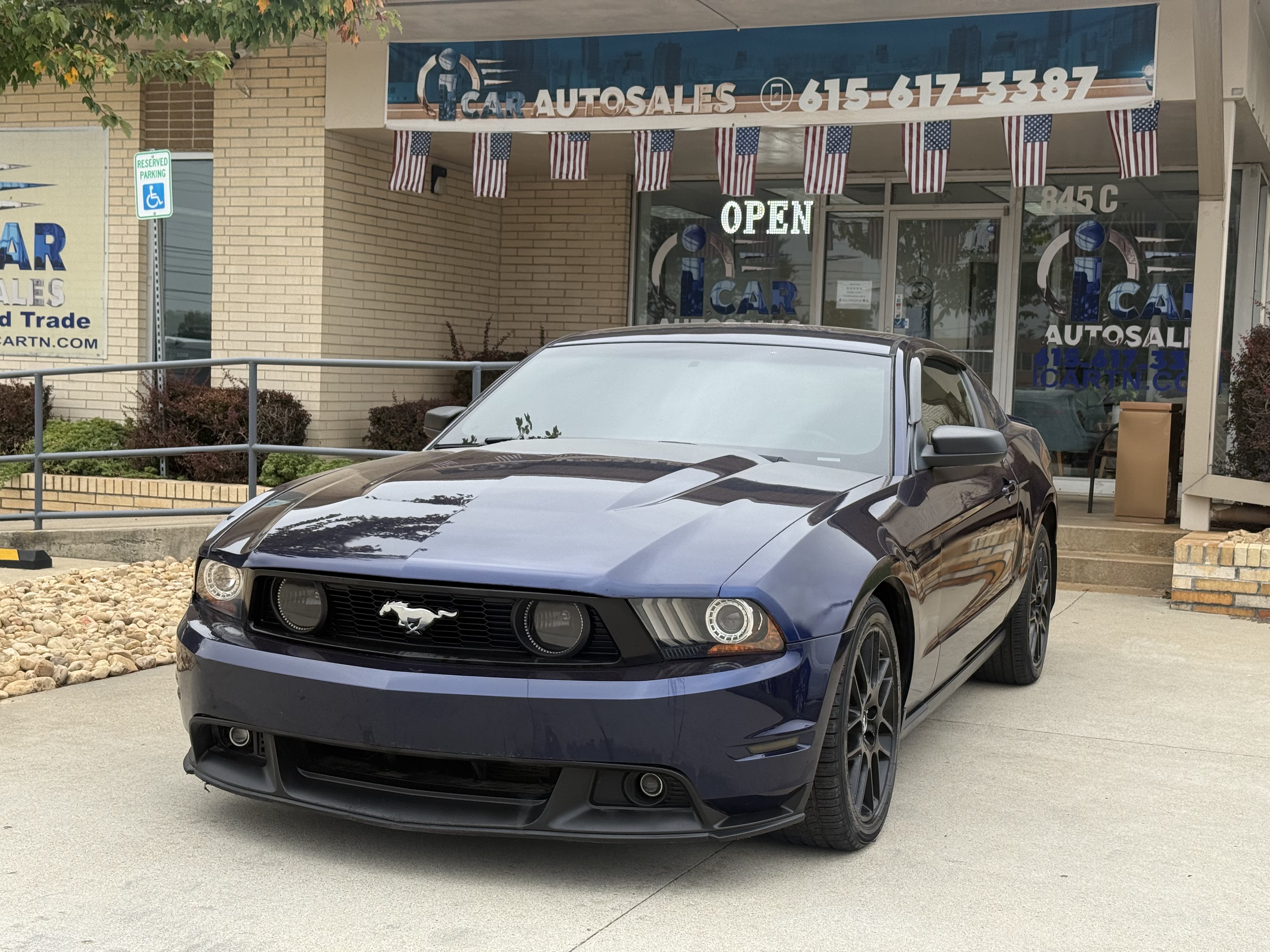 Used 2012 Ford Mustang Premium RWD image 1