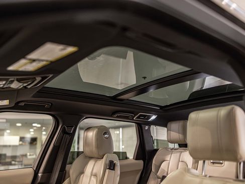 Used 2017 Land Rover Range Rover Sport HSE image 19