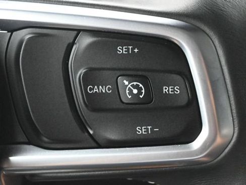 Used 2018 Jeep Wrangler Unlimited Sahara w/ Uconnect 4C Nav & Sound Group AWD/4WD image 7