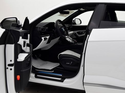 Used 2021 Lamborghini Urus image 4